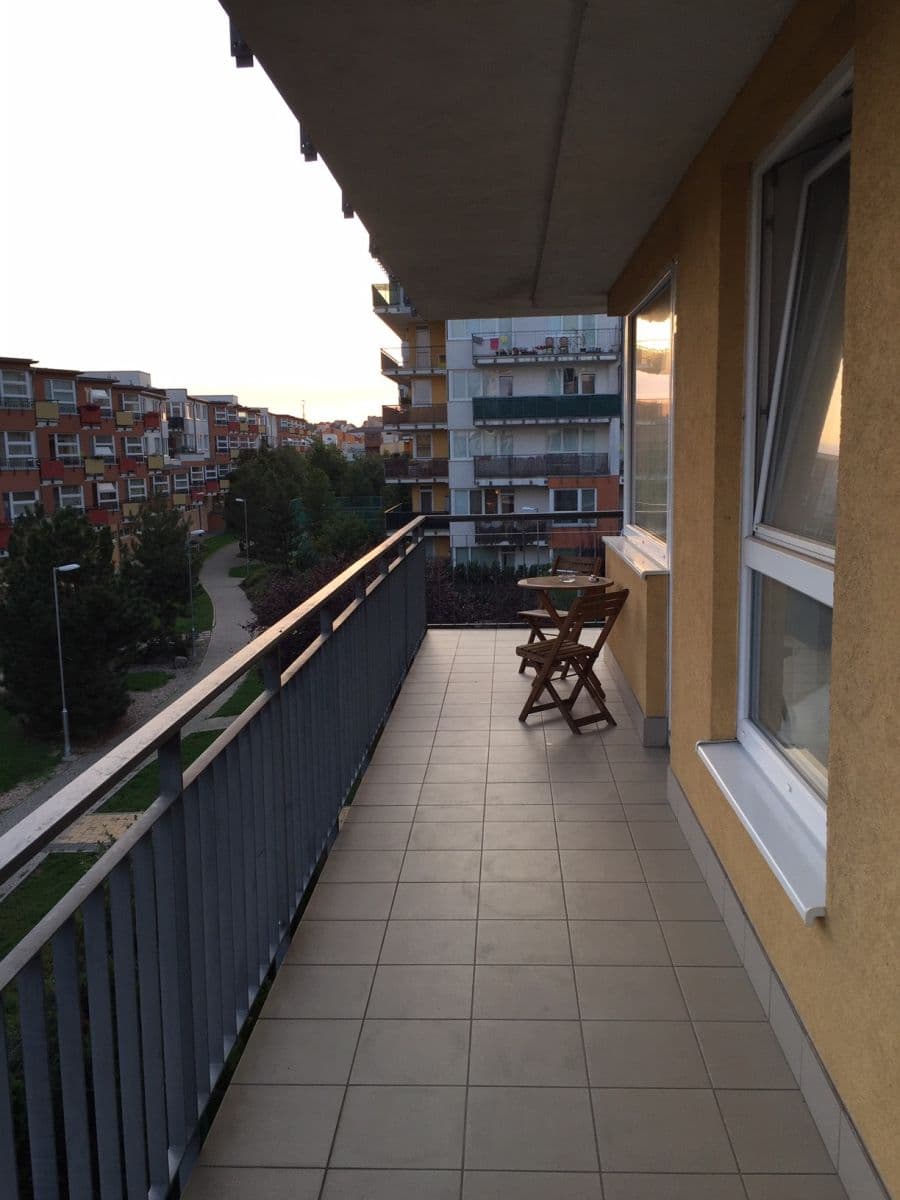 Pronájem bytu 2+kk 46 m², Pod Harfou, Praha, Praha Pronájem bytu 2+kk 46 m², Pod Harfou, Praha, Praha