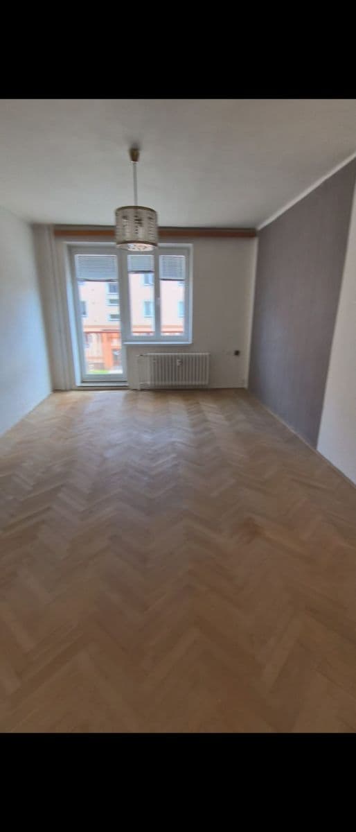 Pronájem bytu 3+1 81 m², třída Osvobození, Příbram, Středočeský kraj Pronájem bytu 3+1 81 m², třída Osvobození, Příbram, Středočeský kraj