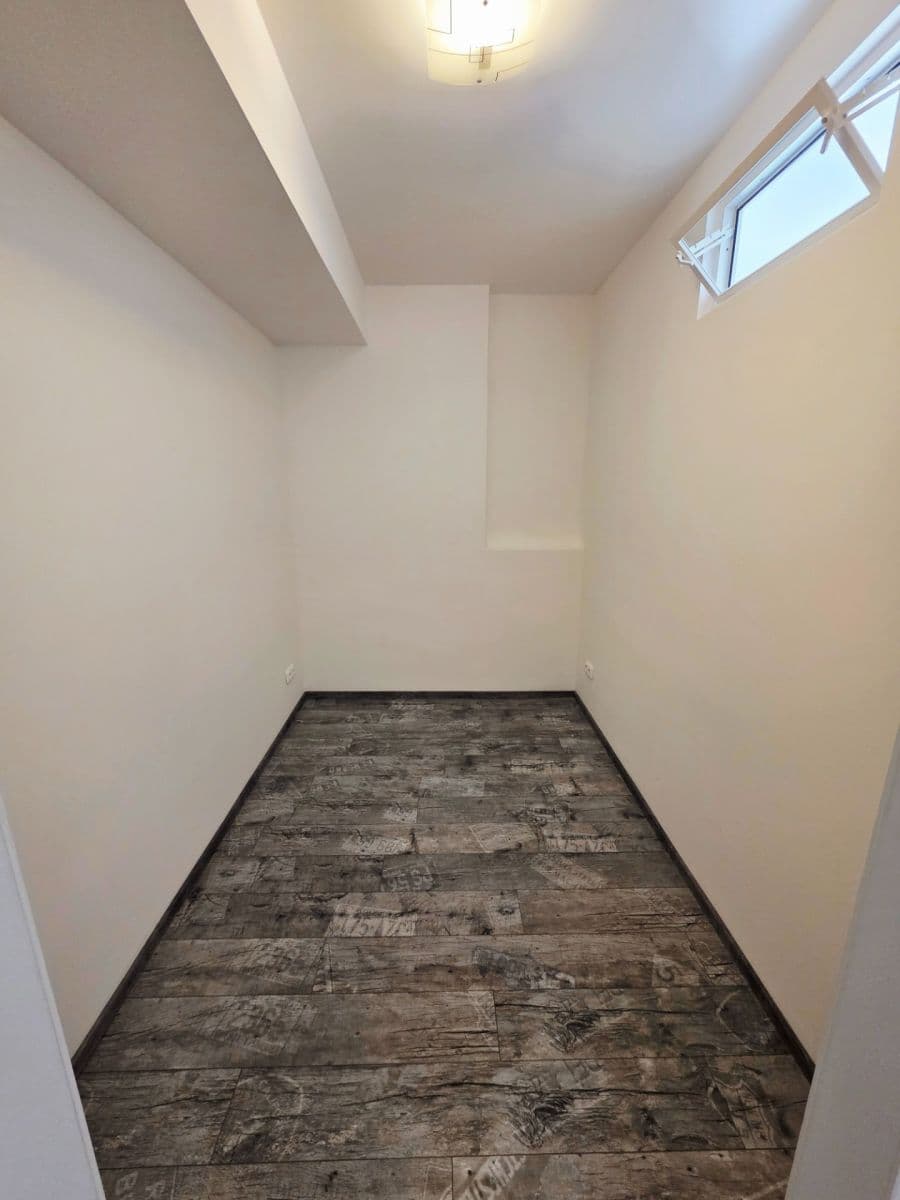 Pronájem bytu 2+kk 55 m², Mojmírovo náměstí, Brno, Jihomoravský kraj Pronájem bytu 2+kk 55 m², Mojmírovo náměstí, Brno, Jihomoravský kraj