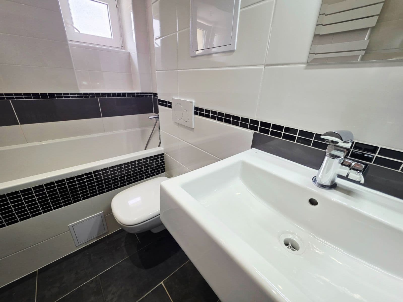 Pronájem bytu 2+kk 55 m², Mojmírovo náměstí, Brno, Jihomoravský kraj Pronájem bytu 2+kk 55 m², Mojmírovo náměstí, Brno, Jihomoravský kraj