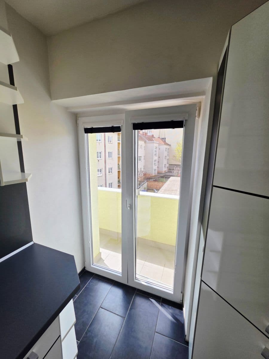 Pronájem bytu 2+kk 55 m², Mojmírovo náměstí, Brno, Jihomoravský kraj Pronájem bytu 2+kk 55 m², Mojmírovo náměstí, Brno, Jihomoravský kraj