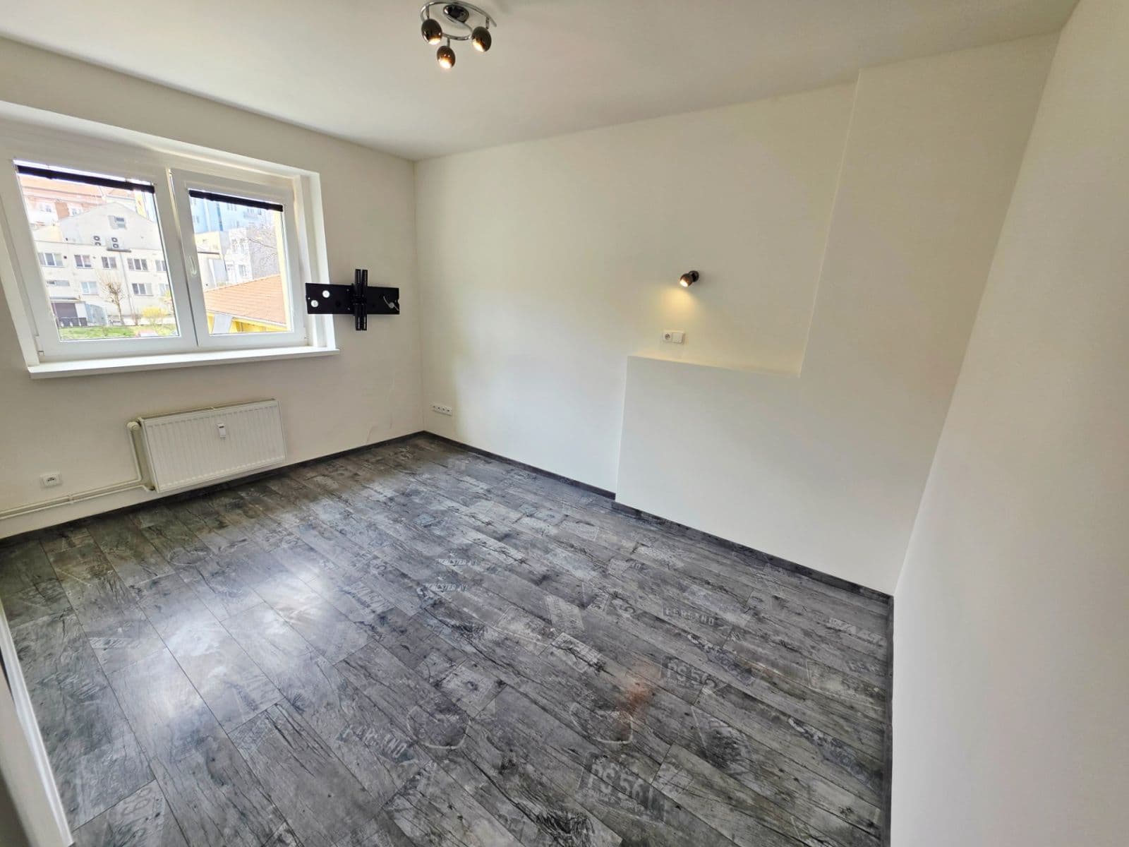 Pronájem bytu 2+kk 55 m², Mojmírovo náměstí, Brno, Jihomoravský kraj Pronájem bytu 2+kk 55 m², Mojmírovo náměstí, Brno, Jihomoravský kraj