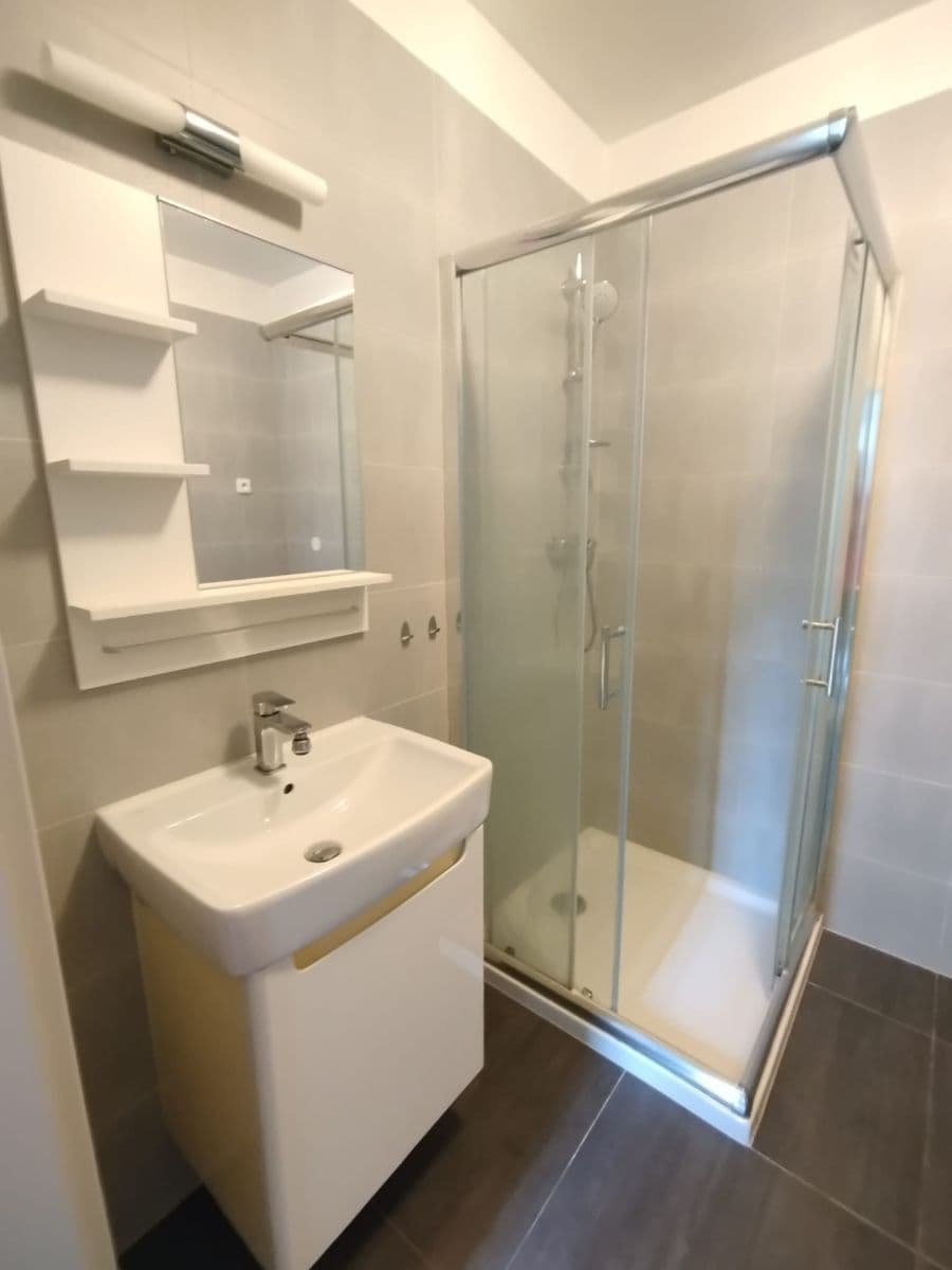 Prodej bytu 2+kk 50 m², Hronovická, Pardubice, Pardubický kraj Prodej bytu 2+kk 50 m², Hronovická, Pardubice, Pardubický kraj