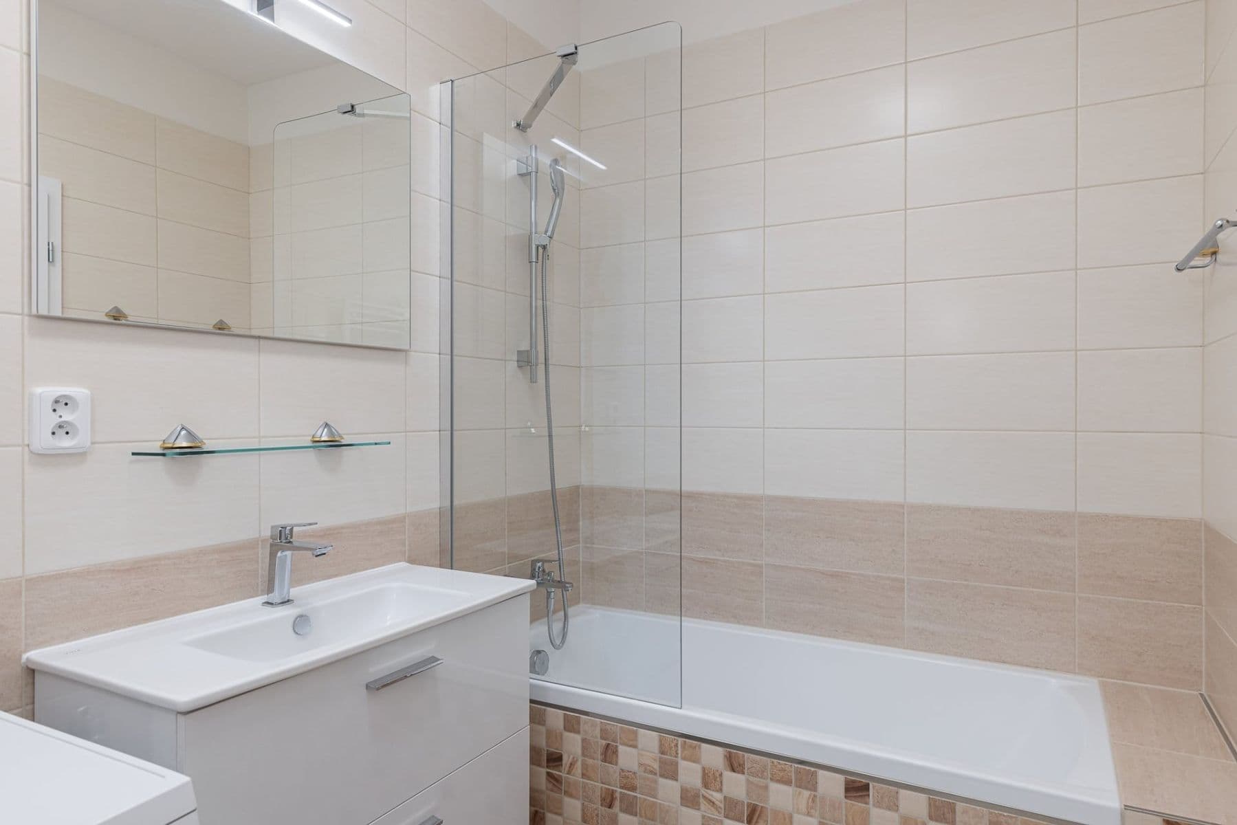 Pronájem bytu 2+kk 52 m², Trnkovo náměstí, Praha, Praha Pronájem bytu 2+kk 52 m², Trnkovo náměstí, Praha, Praha