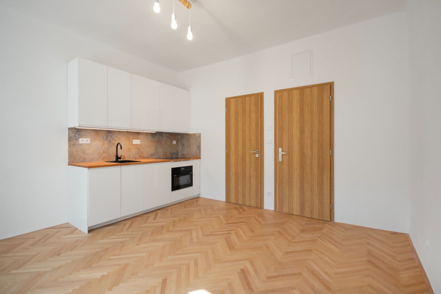 Pronájem bytu 1+kk 21 m², Bělehradská, Praha, Praha Pronájem bytu 1+kk 21 m², Bělehradská, Praha, Praha