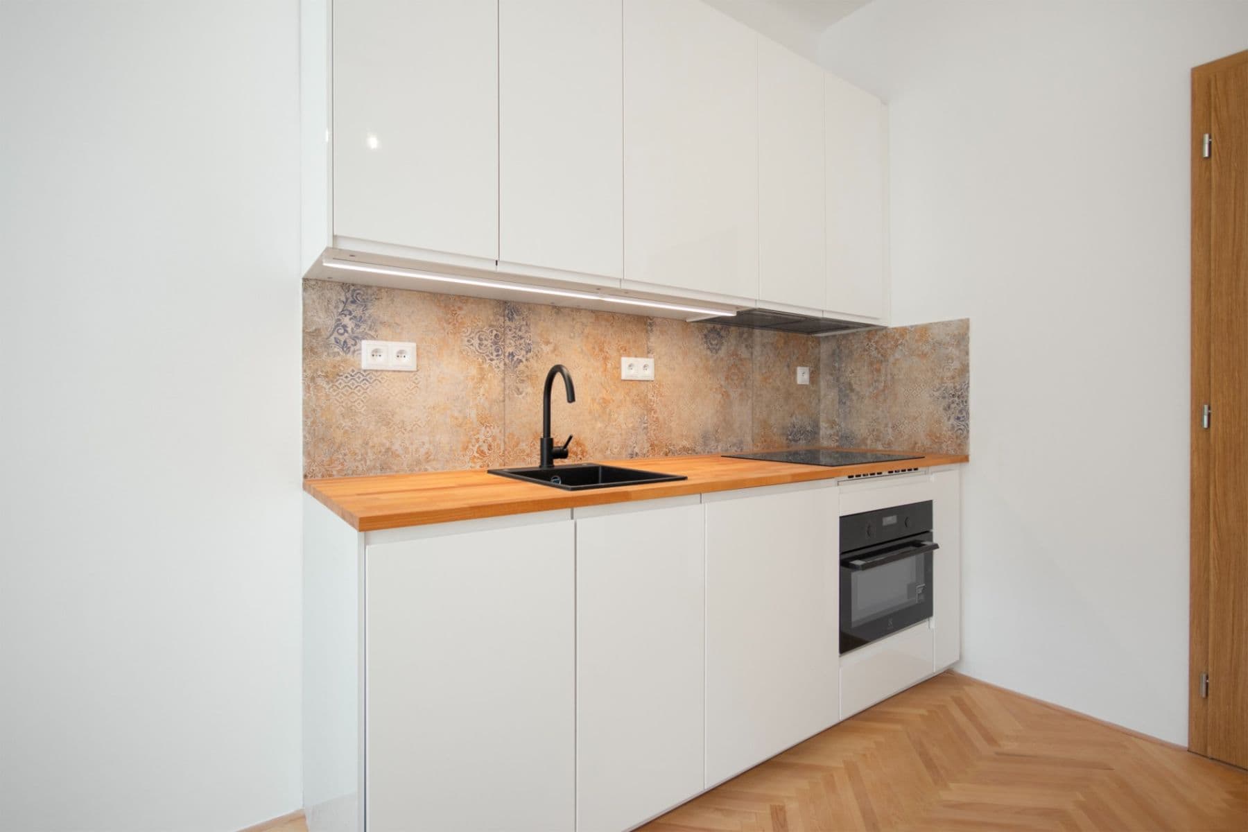 Pronájem bytu 1+kk 21 m², Bělehradská, Praha, Praha Pronájem bytu 1+kk 21 m², Bělehradská, Praha, Praha