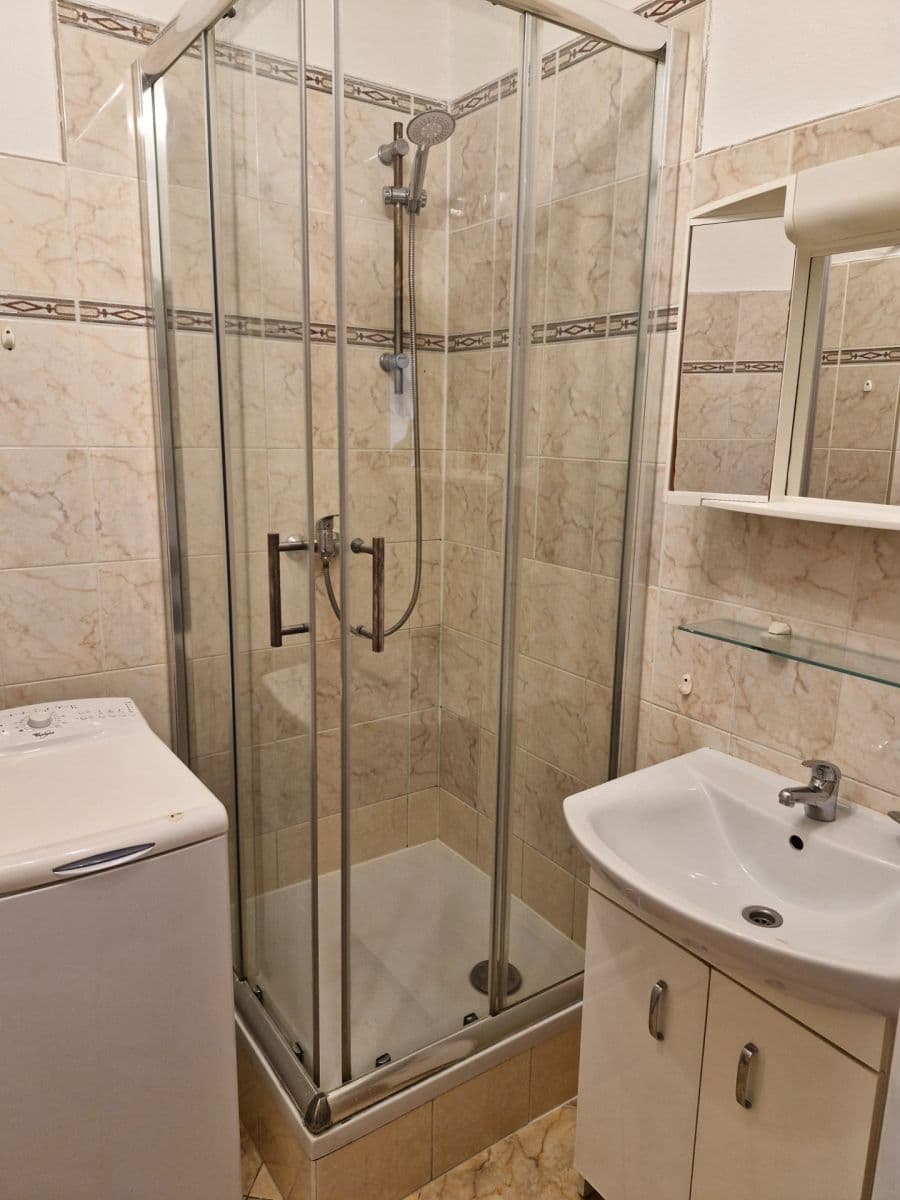 Pronájem bytu 1+1 38 m², Gdaňská, Praha, Praha Pronájem bytu 1+1 38 m², Gdaňská, Praha, Praha