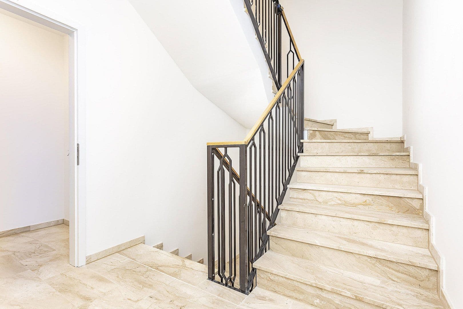 Prodej bytu 3+1 78 m², Berlin, Berlín Prodej bytu 3+1 78 m², Berlin, Berlín