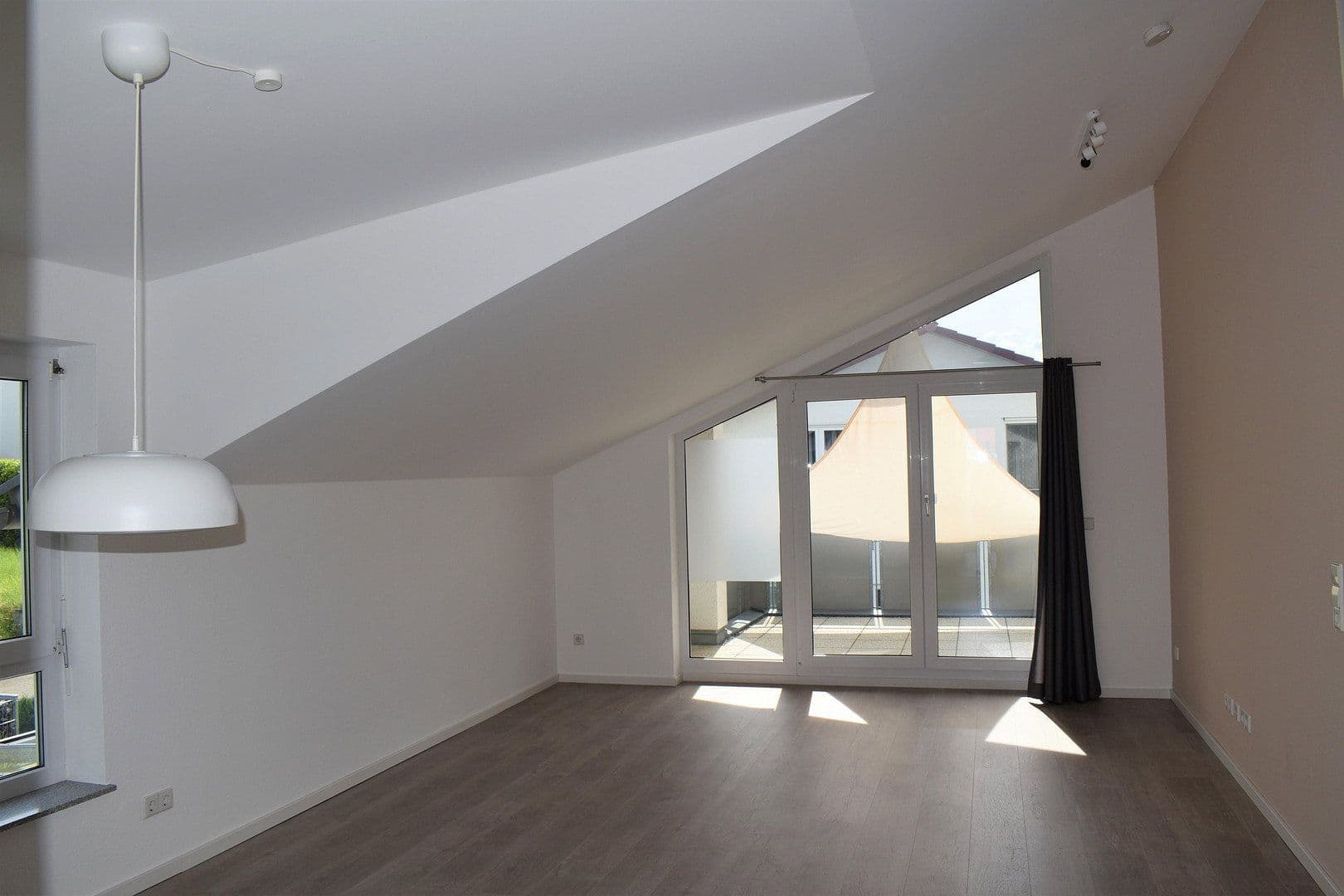 Prodej domu 207 m², pozemek 364 m², Deizisau, Bádensko-Württembersko Prodej domu 207 m², pozemek 364 m², Deizisau, Bádensko-Württembersko