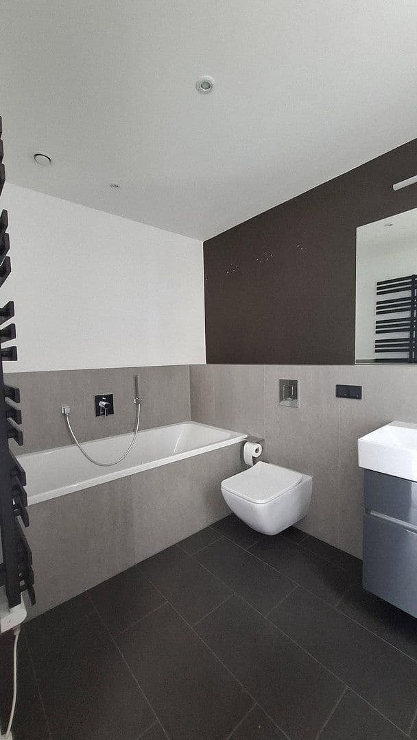 Prodej bytu 3+1 95 m², Berlin, Berlín Prodej bytu 3+1 95 m², Berlin, Berlín