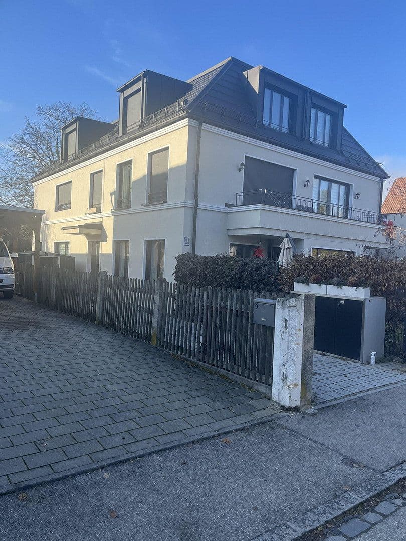 Prodej domu 165 m², pozemek 175 m², München, Bavorsko Prodej domu 165 m², pozemek 175 m², München, Bavorsko