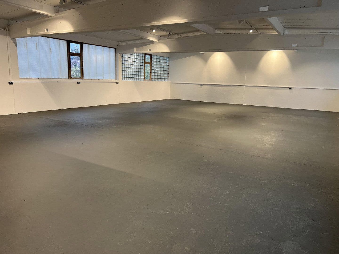 Prodej nebytového prostoru 6.250 m², Schützenstr. 3, Weidhausen b.Coburg, Bavorsko Prodej nebytového prostoru 6.250 m², Schützenstr. 3, Weidhausen b.Coburg, Bavorsko