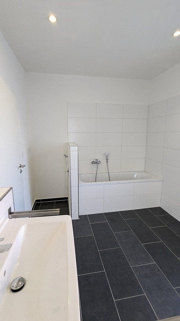 Pronájem bytu 3+1 100 m², Nürnberger Strasse 22, Schwabach, Bavorsko Pronájem bytu 3+1 100 m², Nürnberger Strasse 22, Schwabach, Bavorsko