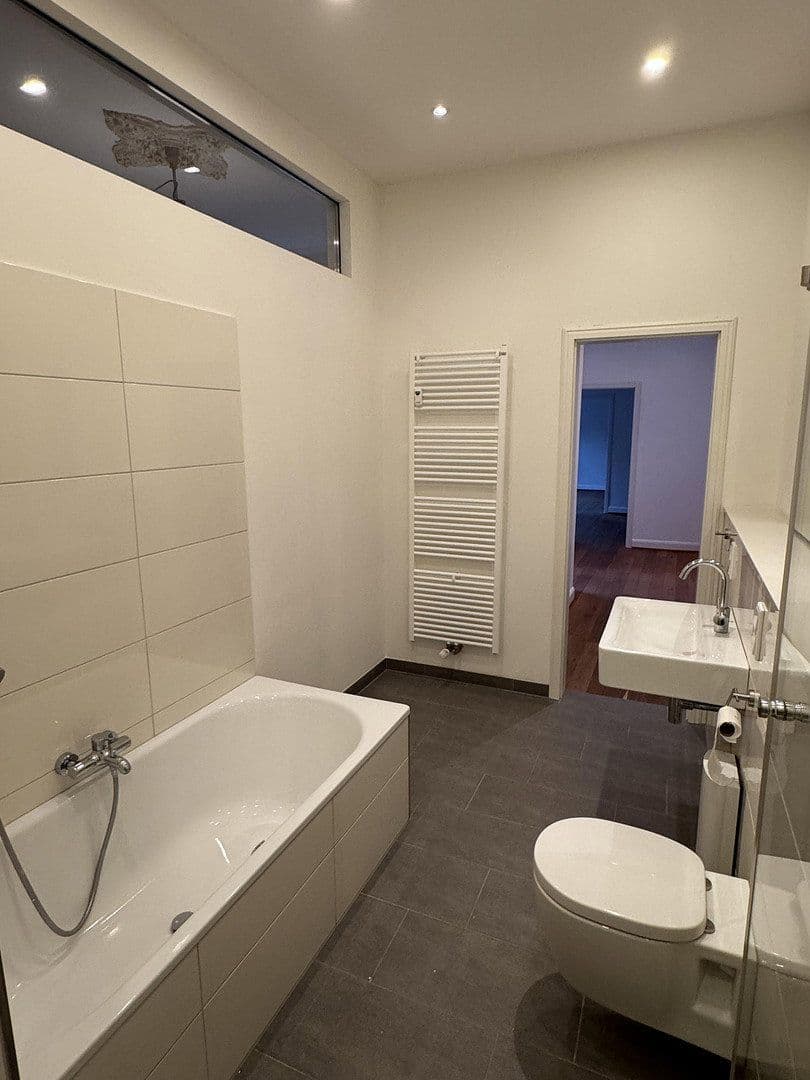 Pronájem bytu 4+1 112 m², Trimbornstrasse 11, Köln, Severní Porýní-Vestfálsko Pronájem bytu 4+1 112 m², Trimbornstrasse 11, Köln, Severní Porýní-Vestfálsko