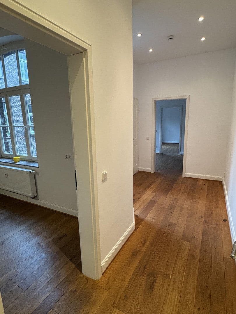 Pronájem bytu 4+1 112 m², Trimbornstrasse 11, Köln, Severní Porýní-Vestfálsko Pronájem bytu 4+1 112 m², Trimbornstrasse 11, Köln, Severní Porýní-Vestfálsko