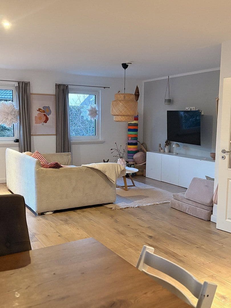 Prodej domu 210 m², pozemek 744 m², Radbruch, Dolní Sasko Prodej domu 210 m², pozemek 744 m², Radbruch, Dolní Sasko