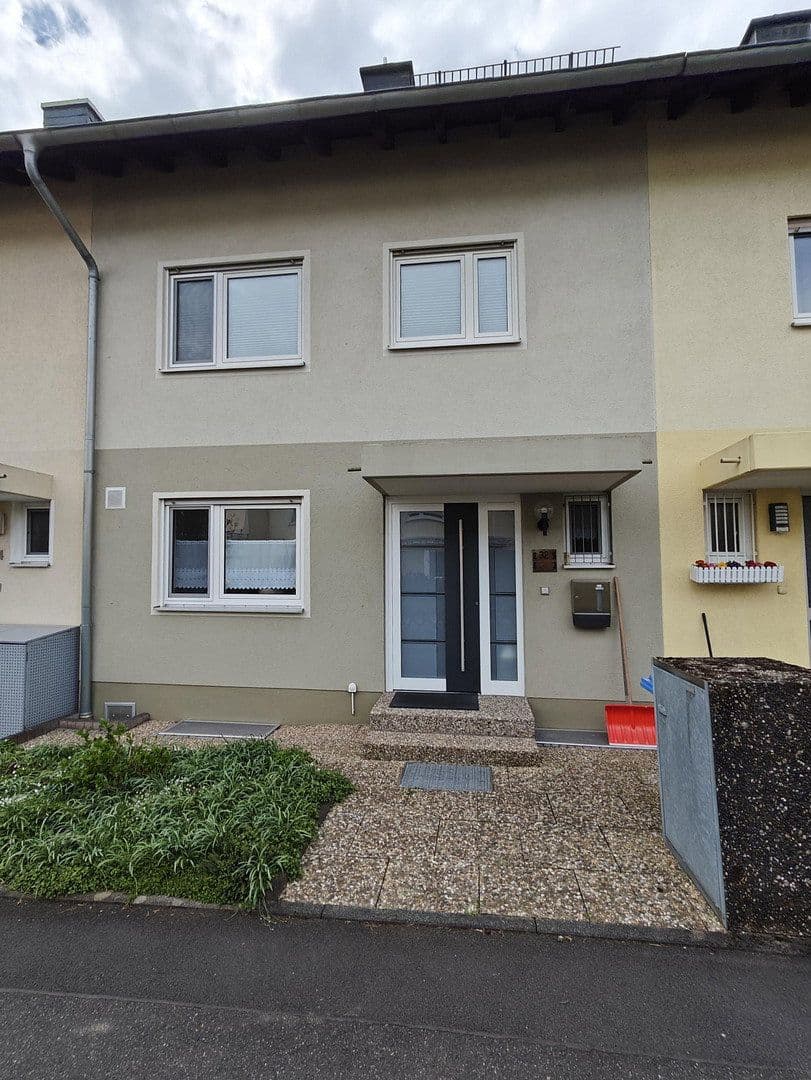 Prodej domu 137 m², pozemek 213 m², Flörsheim, Hessen Prodej domu 137 m², pozemek 213 m², Flörsheim, Hessen