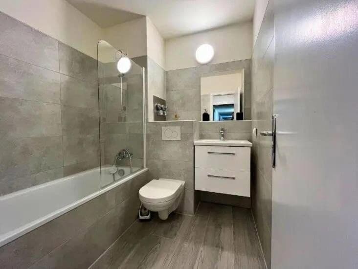 Prodej bytu 1+1 32 m², Graeffstr. 1, Köln, Severní Porýní-Vestfálsko Prodej bytu 1+1 32 m², Graeffstr. 1, Köln, Severní Porýní-Vestfálsko