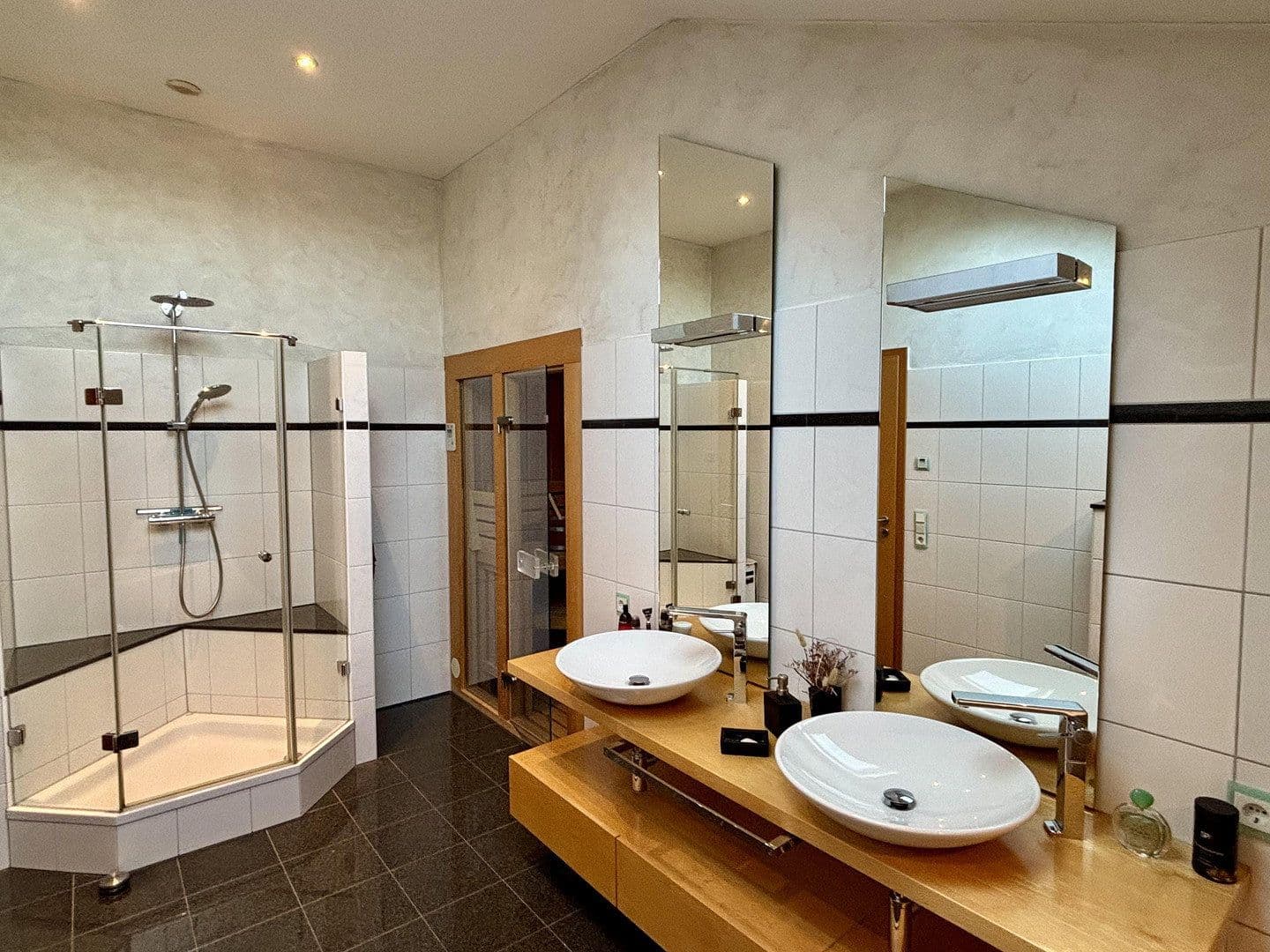 Prodej domu 339 m², pozemek 974 m², Wassenberg, Severní Porýní-Vestfálsko Prodej domu 339 m², pozemek 974 m², Wassenberg, Severní Porýní-Vestfálsko