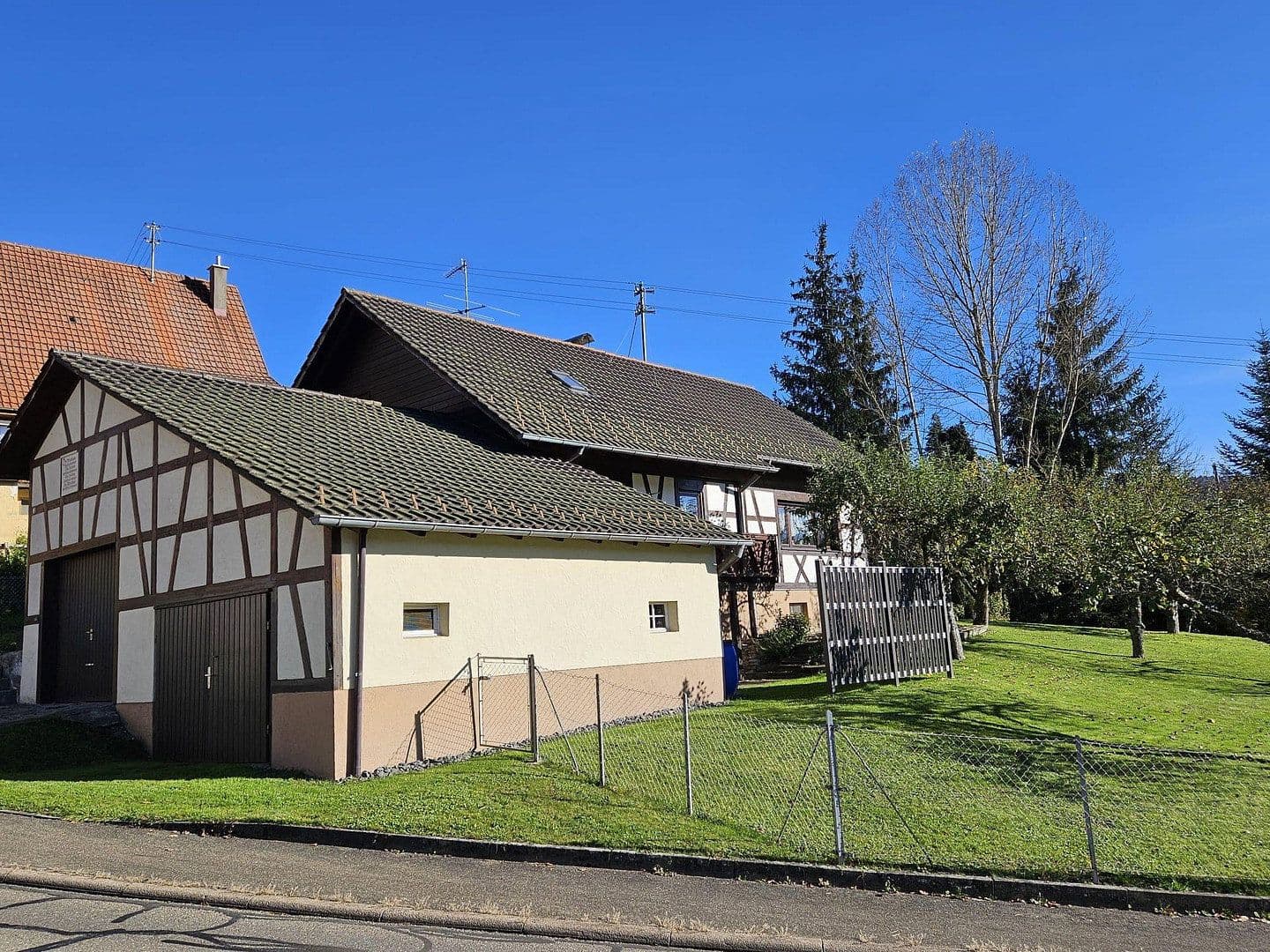 Prodej domu 96 m², pozemek 1.089 m², Zillhauserlandstraße 9, Balingen, Bádensko-Württembersko Prodej domu 96 m², pozemek 1.089 m², Zillhauserlandstraße 9, Balingen, Bádensko-Württembersko