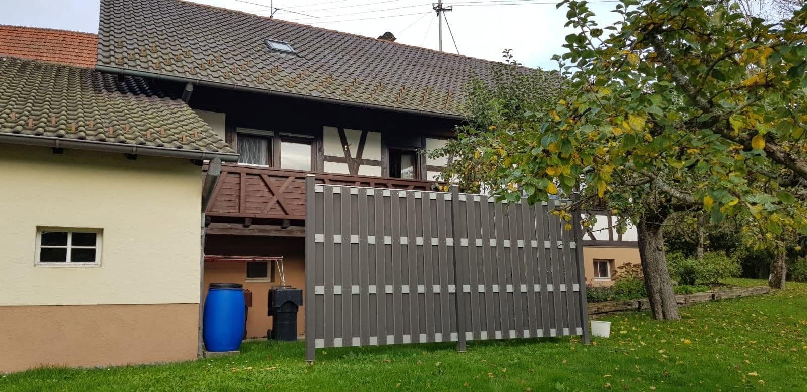 Prodej domu 96 m², pozemek 1.089 m², Zillhauserlandstraße 9, Balingen, Bádensko-Württembersko Prodej domu 96 m², pozemek 1.089 m², Zillhauserlandstraße 9, Balingen, Bádensko-Württembersko