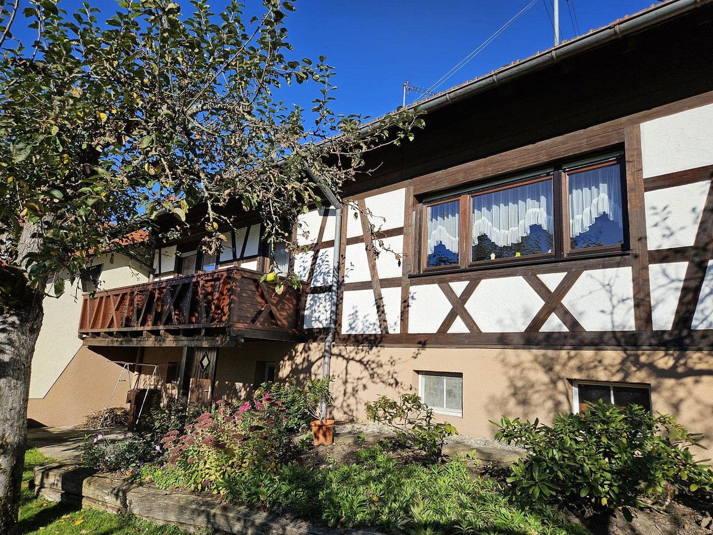 Prodej domu 96 m², pozemek 1.089 m², Zillhauserlandstraße 9, Balingen, Bádensko-Württembersko Prodej domu 96 m², pozemek 1.089 m², Zillhauserlandstraße 9, Balingen, Bádensko-Württembersko