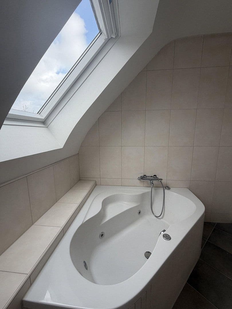 Prodej domu 145 m², pozemek 329 m², Rüsselsheim am Main, Hessen Prodej domu 145 m², pozemek 329 m², Rüsselsheim am Main, Hessen