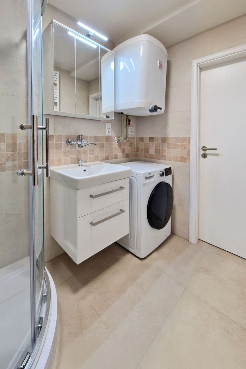 Pronájem bytu 1+kk 27 m², Slovenská, Praha, Praha Pronájem bytu 1+kk 27 m², Slovenská, Praha, Praha