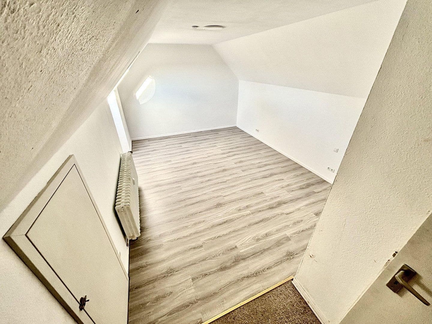 Prodej bytu 4+1 95 m², Nelkenstrasse 9, Stadthagen, Dolní Sasko Prodej bytu 4+1 95 m², Nelkenstrasse 9, Stadthagen, Dolní Sasko