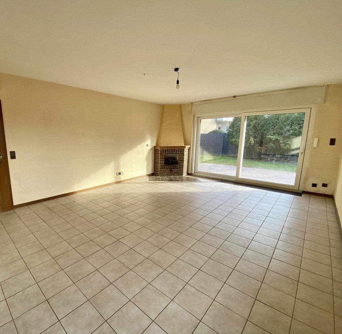 Prodej domu 138 m², pozemek 378 m², Friedhofstraße 24, Nettetal, Severní Porýní-Vestfálsko Prodej domu 138 m², pozemek 378 m², Friedhofstraße 24, Nettetal, Severní Porýní-Vestfálsko