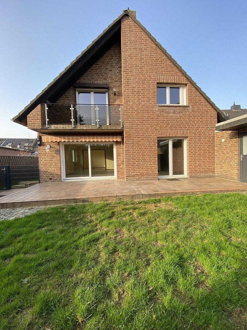 Prodej domu 138 m², pozemek 378 m², Friedhofstraße 24, Nettetal, Severní Porýní-Vestfálsko Prodej domu 138 m², pozemek 378 m², Friedhofstraße 24, Nettetal, Severní Porýní-Vestfálsko