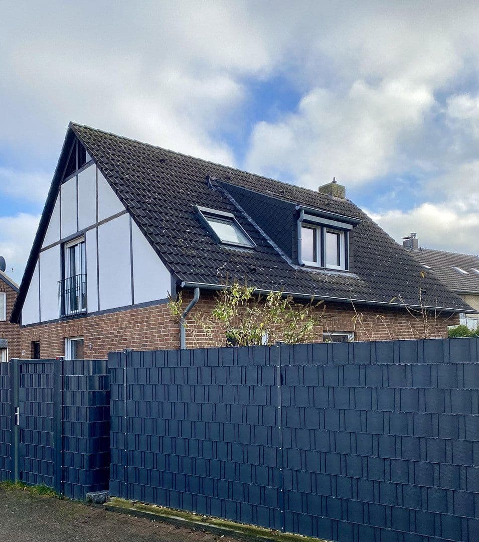 Prodej domu 138 m², pozemek 378 m², Friedhofstraße 24, Nettetal, Severní Porýní-Vestfálsko Prodej domu 138 m², pozemek 378 m², Friedhofstraße 24, Nettetal, Severní Porýní-Vestfálsko