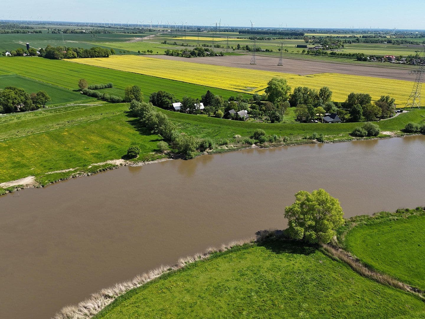 Prodej domu 188 m², pozemek 6.000 m², Bahrenfleth, Šlesvicko-Holštýnsko Prodej domu 188 m², pozemek 6.000 m², Bahrenfleth, Šlesvicko-Holštýnsko