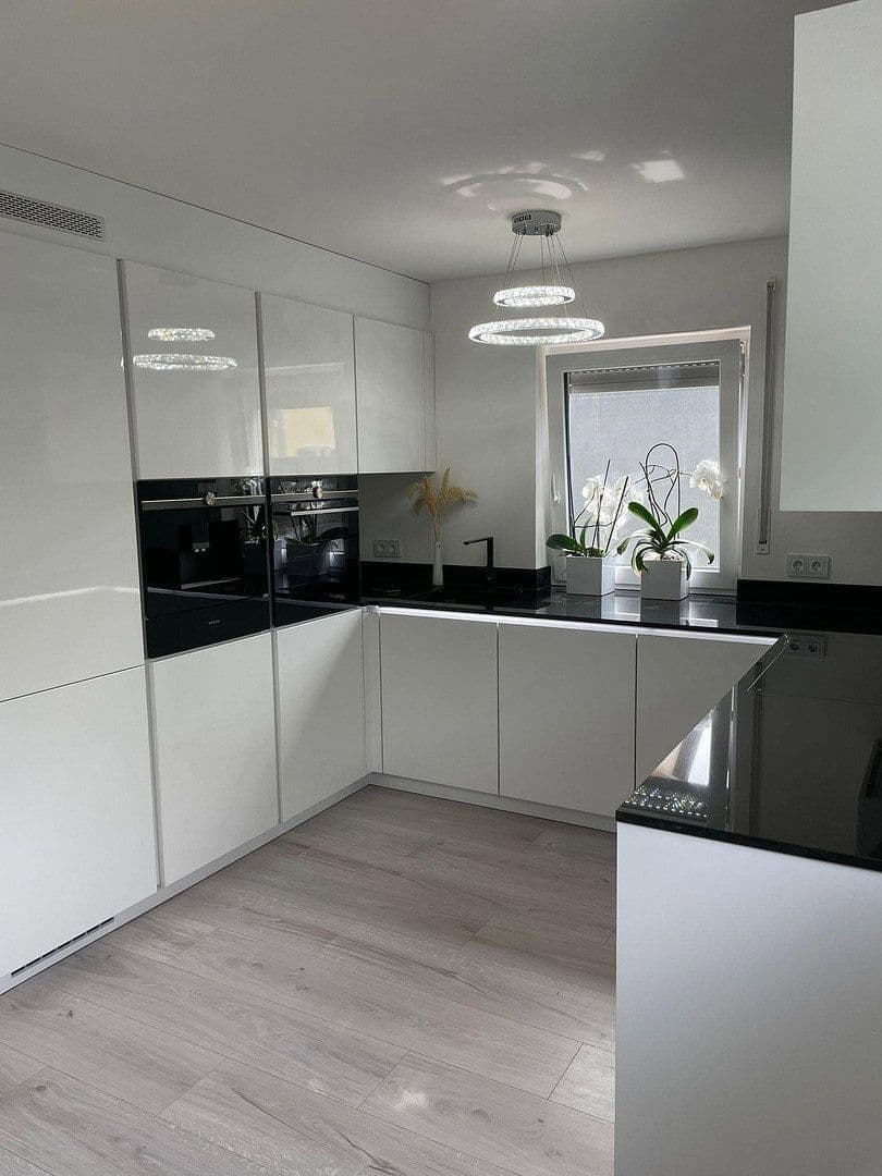 Pronájem domu 160 m², pozemek 300 m², Ingolstadt, Bavorsko Pronájem domu 160 m², pozemek 300 m², Ingolstadt, Bavorsko