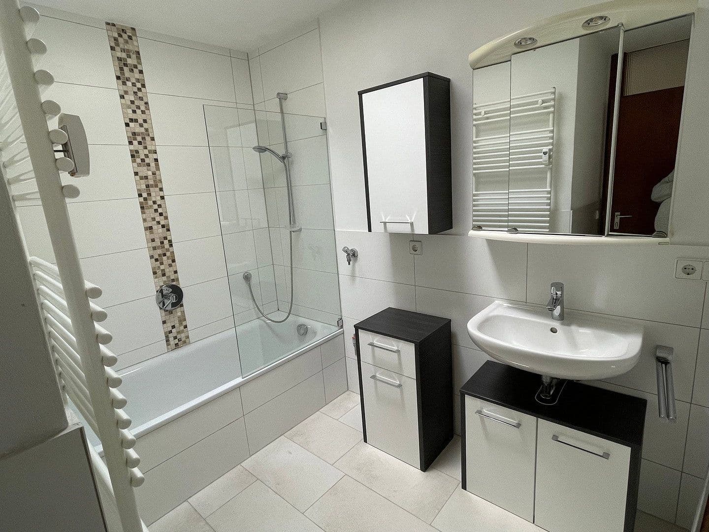 Pronájem bytu 2+1 75 m², Teckstraße 4, Fellbach, Bádensko-Württembersko Pronájem bytu 2+1 75 m², Teckstraße 4, Fellbach, Bádensko-Württembersko