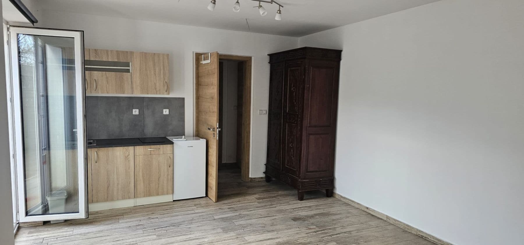Pronájem bytu 1+kk 30 m², Sukova, Velké Přílepy, Středočeský kraj Pronájem bytu 1+kk 30 m², Sukova, Velké Přílepy, Středočeský kraj