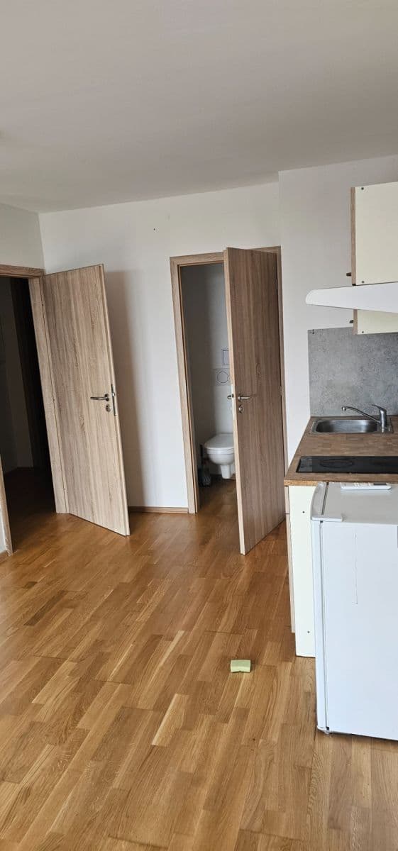 Pronájem bytu 1+kk 30 m², Sukova, Velké Přílepy, Středočeský kraj Pronájem bytu 1+kk 30 m², Sukova, Velké Přílepy, Středočeský kraj