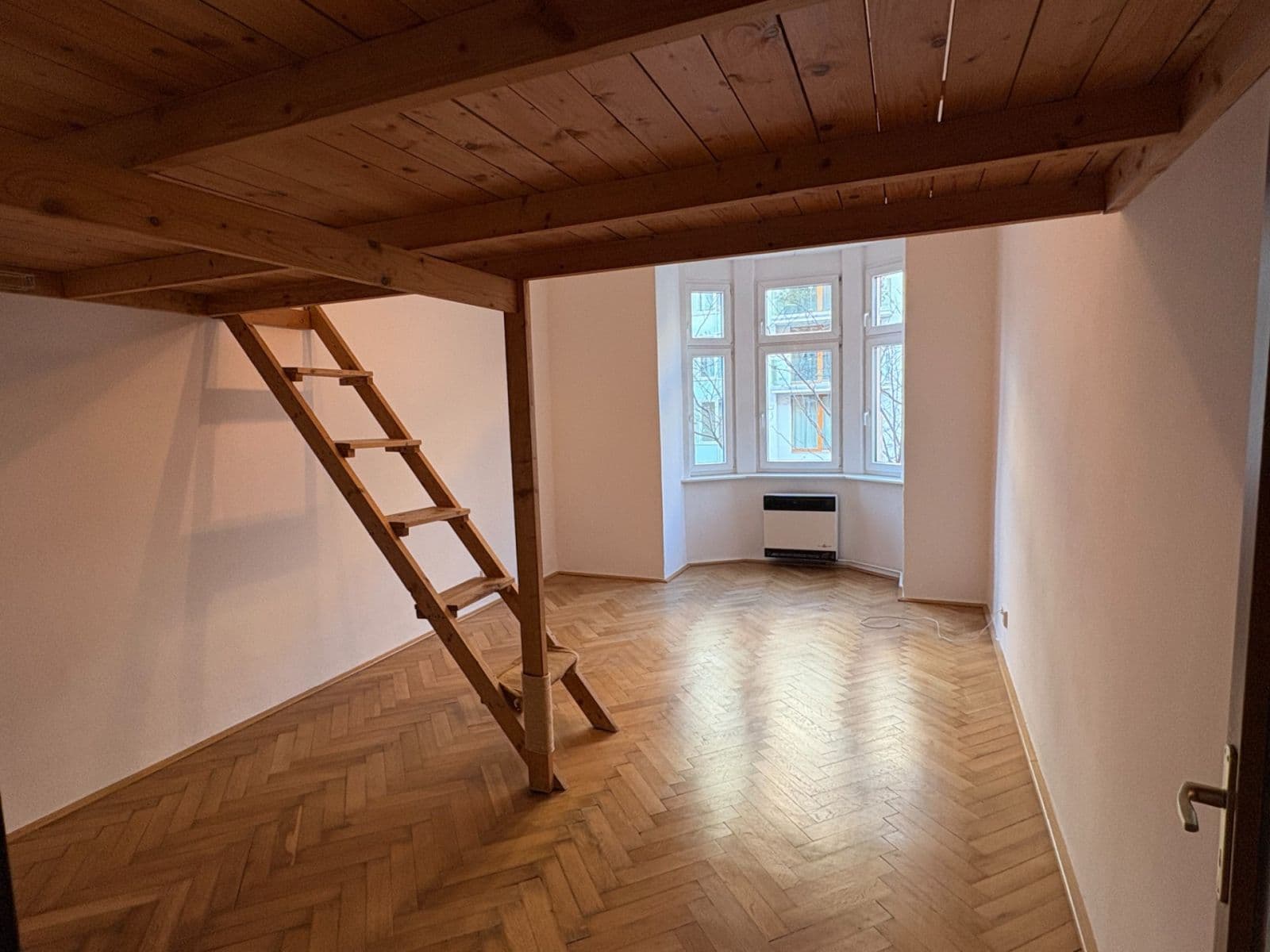 Pronájem bytu 2+1 51 m², Komunardů, Praha, Praha Pronájem bytu 2+1 51 m², Komunardů, Praha, Praha