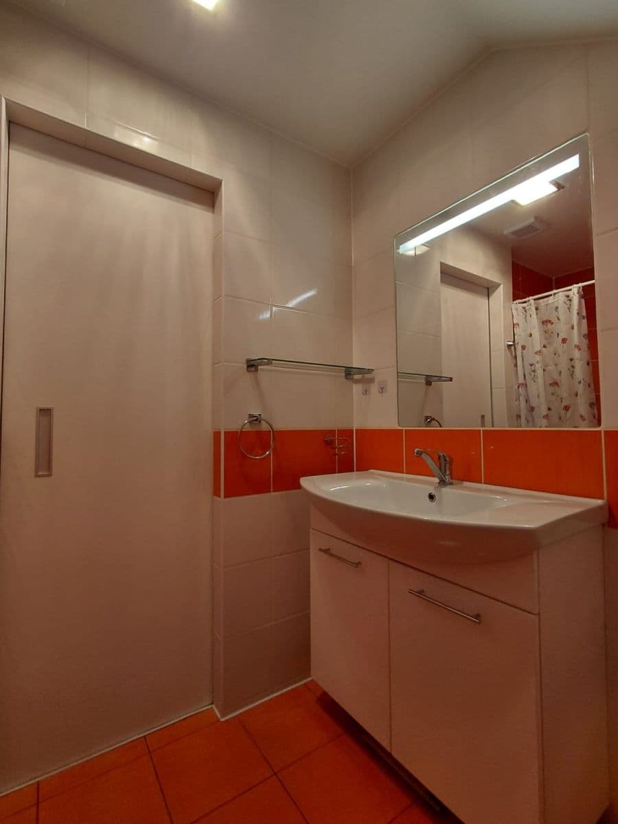 Pronájem bytu 3+kk 60 m², Kinských, Rožnov pod Radhoštěm, Zlínský kraj Pronájem bytu 3+kk 60 m², Kinských, Rožnov pod Radhoštěm, Zlínský kraj