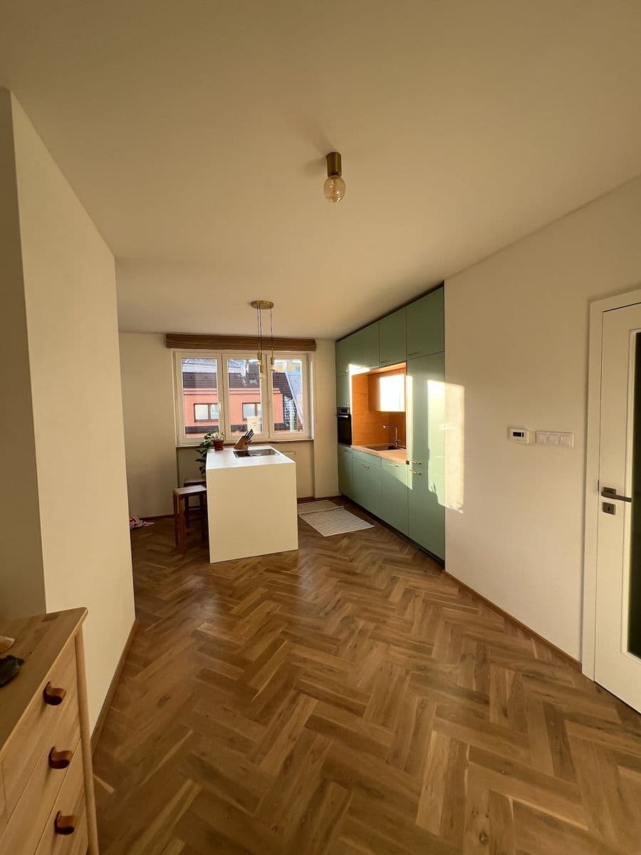 Prodej bytu 2+kk 81 m², Gruzínská, Plzeň, Plzeňský kraj Prodej bytu 2+kk 81 m², Gruzínská, Plzeň, Plzeňský kraj