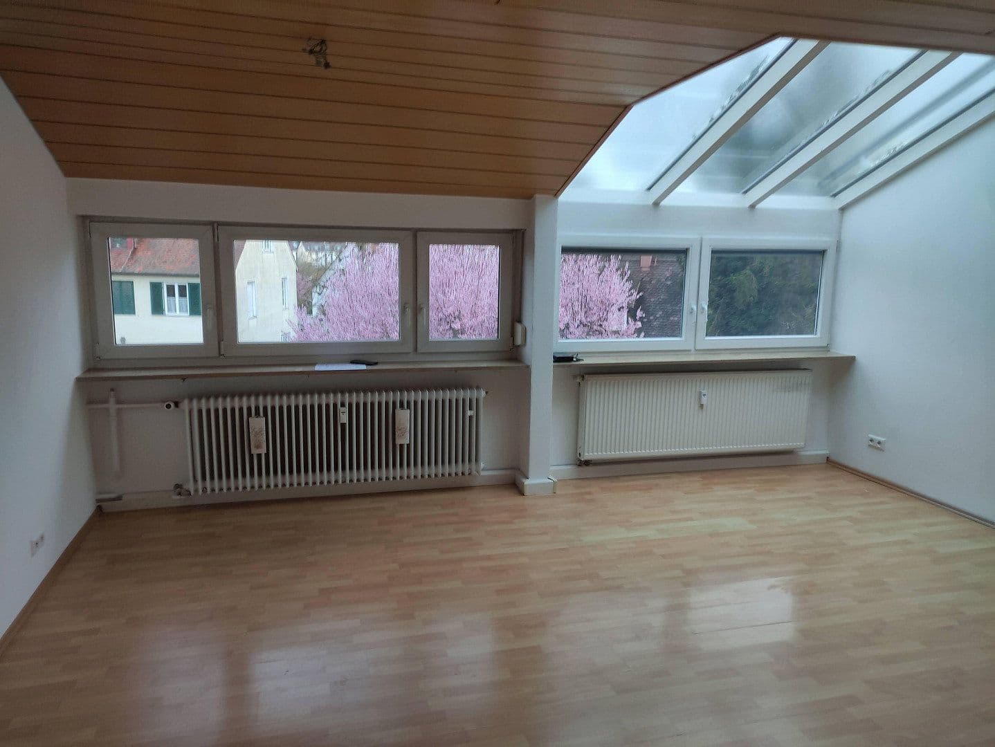 Pronájem bytu 3+1 83 m², Drostestr. 33, Stuttgart Weilimdorf, Bádensko-Württembersko Pronájem bytu 3+1 83 m², Drostestr. 33, Stuttgart Weilimdorf, Bádensko-Württembersko