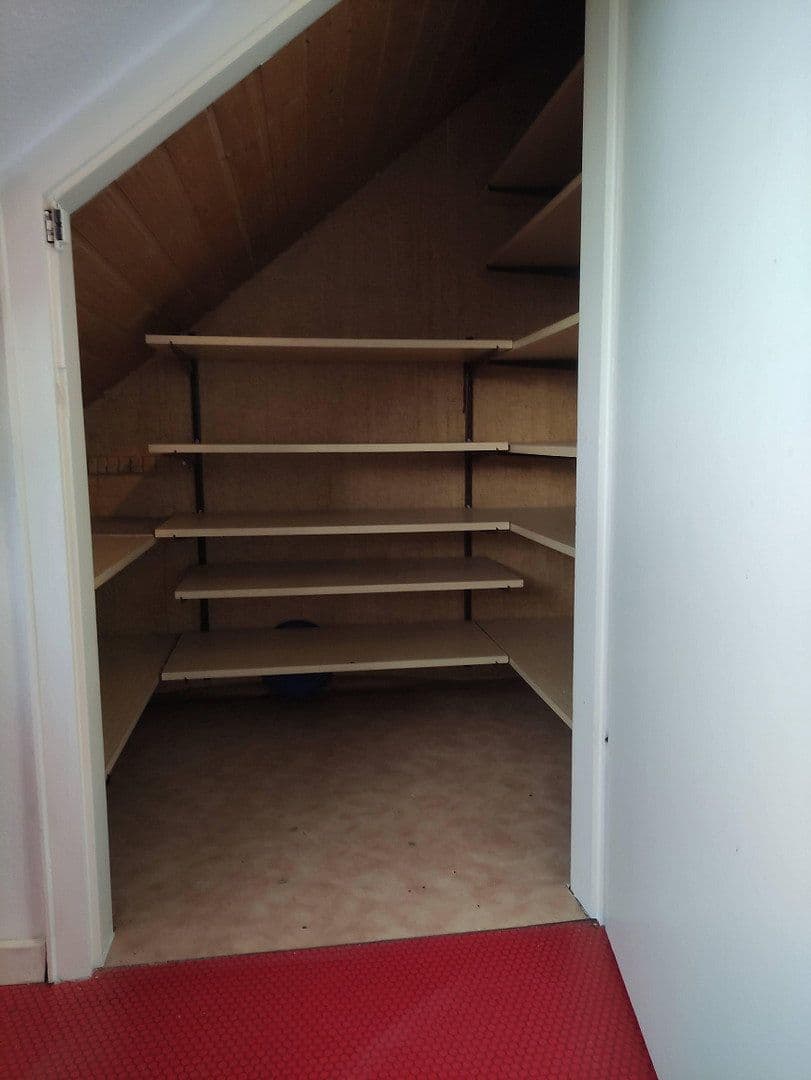 Pronájem bytu 3+1 83 m², Drostestr. 33, Stuttgart Weilimdorf, Bádensko-Württembersko Pronájem bytu 3+1 83 m², Drostestr. 33, Stuttgart Weilimdorf, Bádensko-Württembersko