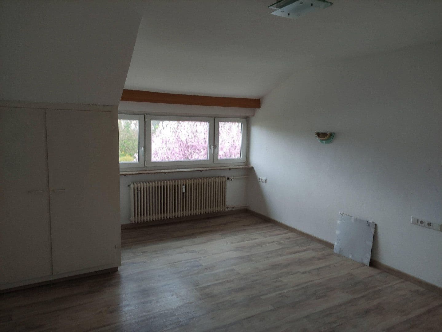 Pronájem bytu 3+1 83 m², Drostestr. 33, Stuttgart Weilimdorf, Bádensko-Württembersko Pronájem bytu 3+1 83 m², Drostestr. 33, Stuttgart Weilimdorf, Bádensko-Württembersko