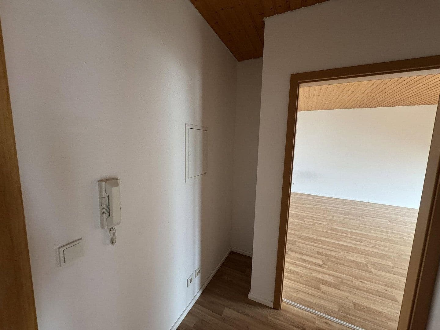 Pronájem bytu 1+1 38 m², Ziegelhüttenweg 18, Taunusstein, Hessen Pronájem bytu 1+1 38 m², Ziegelhüttenweg 18, Taunusstein, Hessen