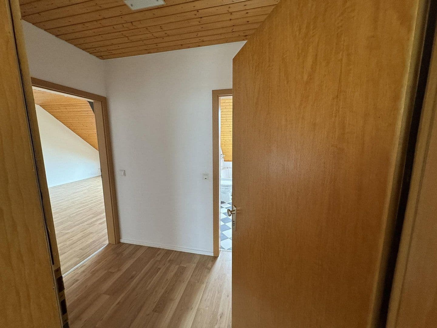 Pronájem bytu 1+1 38 m², Ziegelhüttenweg 18, Taunusstein, Hessen Pronájem bytu 1+1 38 m², Ziegelhüttenweg 18, Taunusstein, Hessen