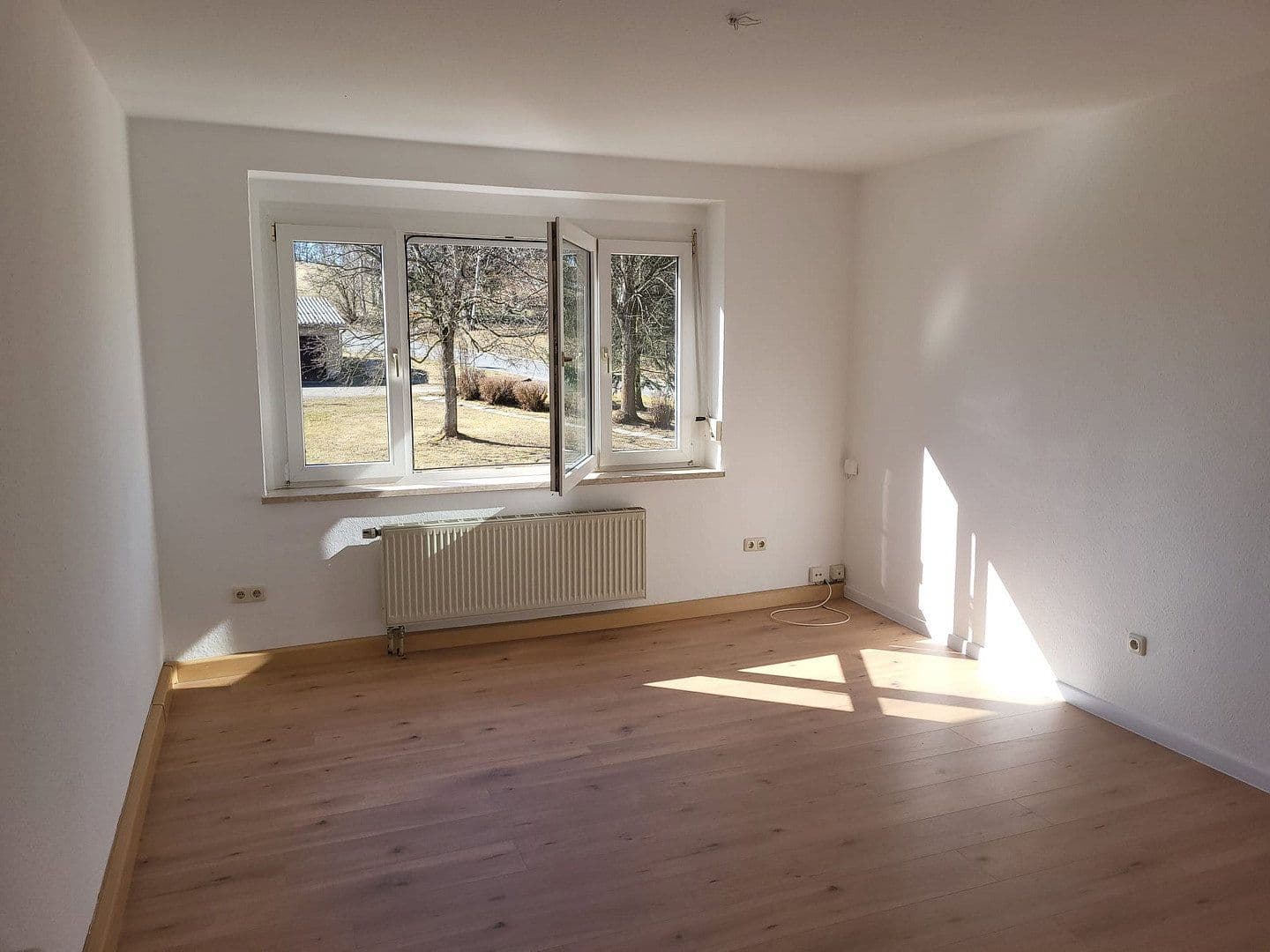 Pronájem bytu 3+1 57 m², Talstraße 34, Weischlitz, Sasko Pronájem bytu 3+1 57 m², Talstraße 34, Weischlitz, Sasko
