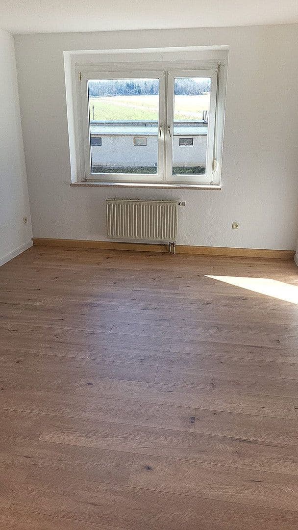 Pronájem bytu 3+1 57 m², Talstraße 34, Weischlitz, Sasko Pronájem bytu 3+1 57 m², Talstraße 34, Weischlitz, Sasko