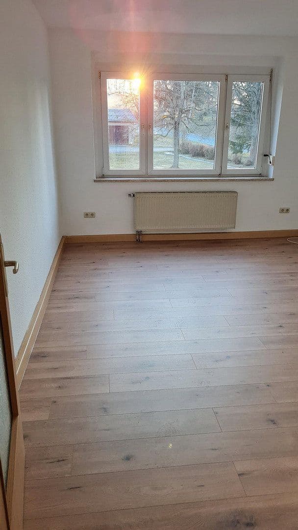Pronájem bytu 3+1 57 m², Talstraße 34, Weischlitz, Sasko Pronájem bytu 3+1 57 m², Talstraße 34, Weischlitz, Sasko