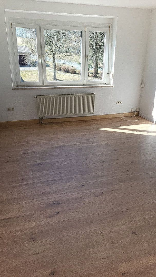 Pronájem bytu 3+1 57 m², Talstraße 34, Weischlitz, Sasko Pronájem bytu 3+1 57 m², Talstraße 34, Weischlitz, Sasko