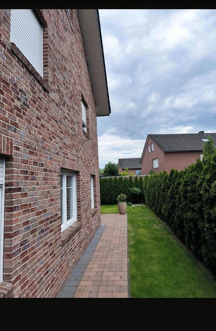 Prodej domu 250 m², pozemek 500 m², Versmold, Severní Porýní-Vestfálsko Prodej domu 250 m², pozemek 500 m², Versmold, Severní Porýní-Vestfálsko